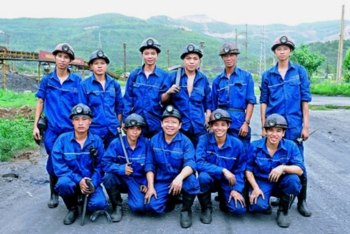 May đồng phục công nhân